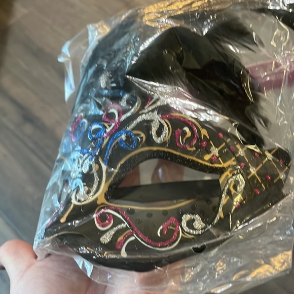 Masquerade Black & Silver Halloween Mask - Picture 5 of 7
